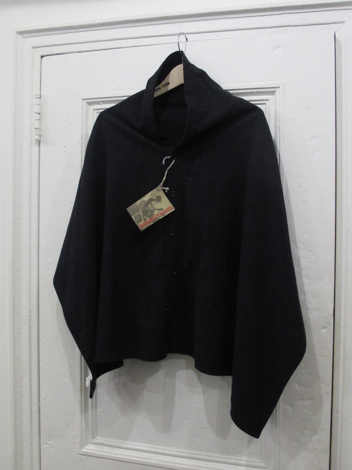 Nepenthes New York: 「IN STOCK」Engineered Garments Button Shawl