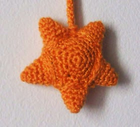 http://www.deviantart.com/art/Amigurumi-star-free-pattern-179637795