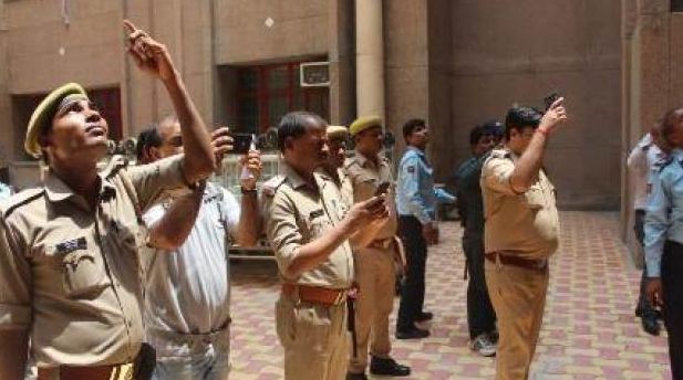 मां ने 4 माह के बच्चे को चौथी मंजिल से नीचे फेंका - newsonfloor.com