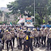 Polisi Pukul Mundur Demonstran 1812 Karena Tidak Patuh Prokes Covid-19