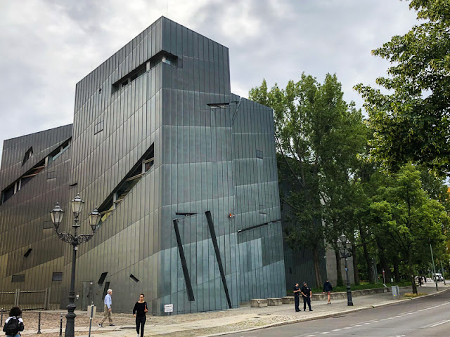 Pete And Kristina Roam Germany Visiting Berlin And Dusseldorf For The First Time