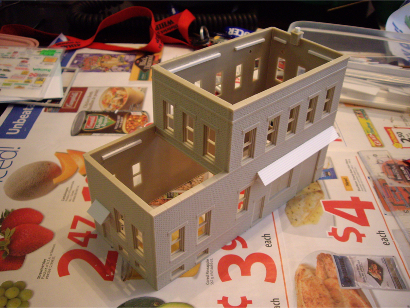 An unpainted model of a DPM Cutting’s Scissor Co. kit without the roof installed that shows roof supports