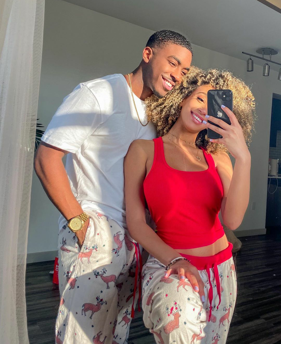 Who is still together from Love Island USA season one? Pink Rain Cloud