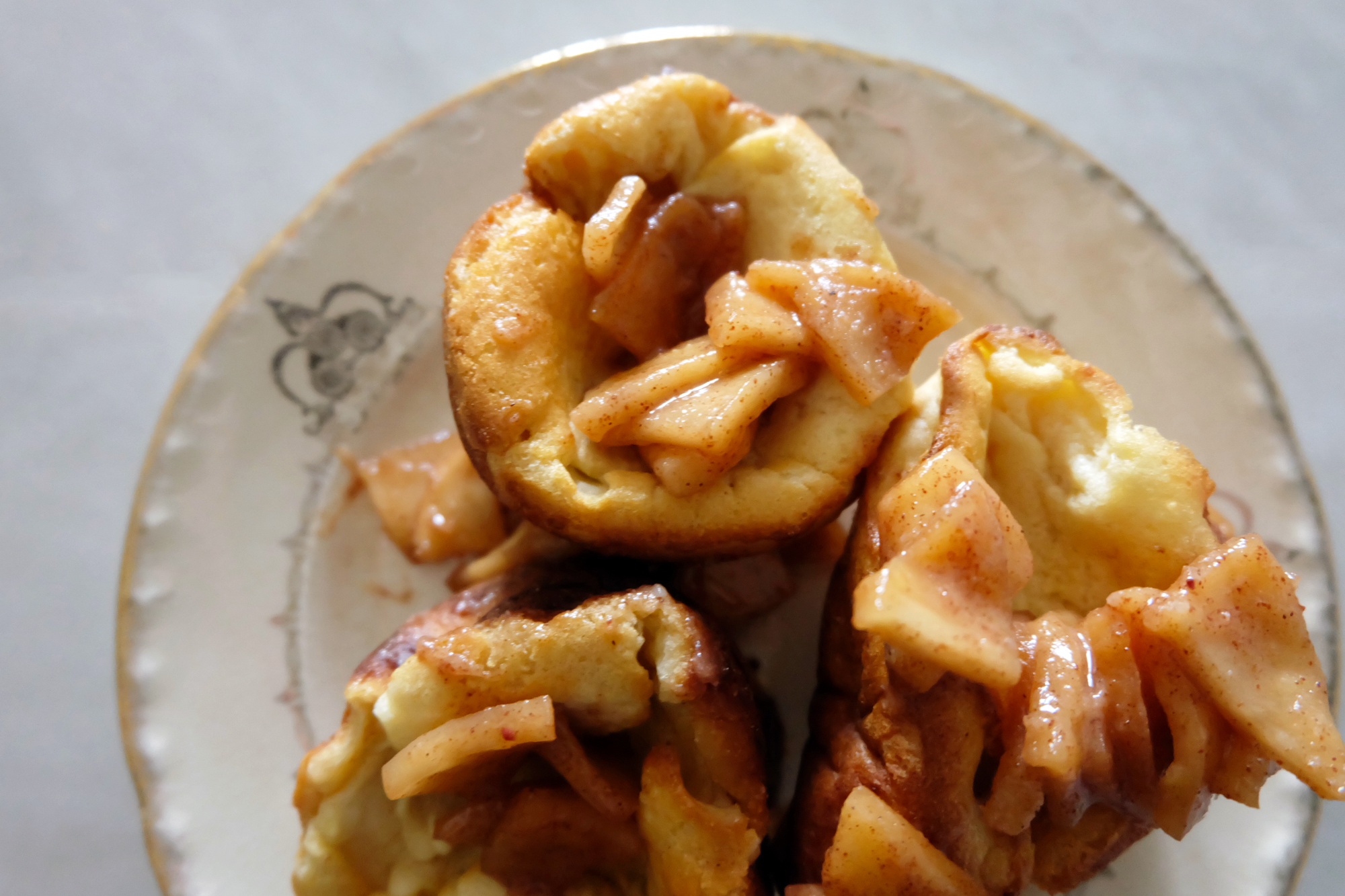 mini dutch baby pancakes with apples