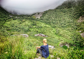 Michi um die Welt: Wanderung zum Vulkankrater Pululahua in Ecuador.
