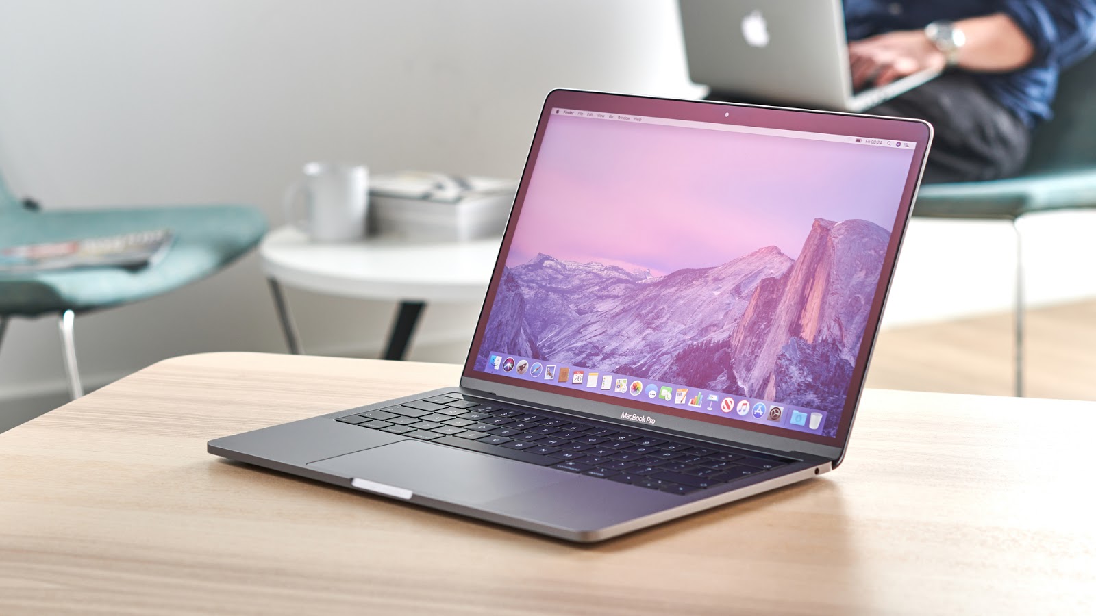 MacBook Pro 13 2020, Kini dengan Spesifikasi Hebat - TeknoReview