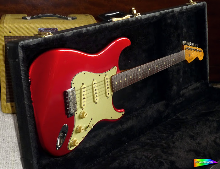 fender Japan Stratocaster - Candy Apple Red