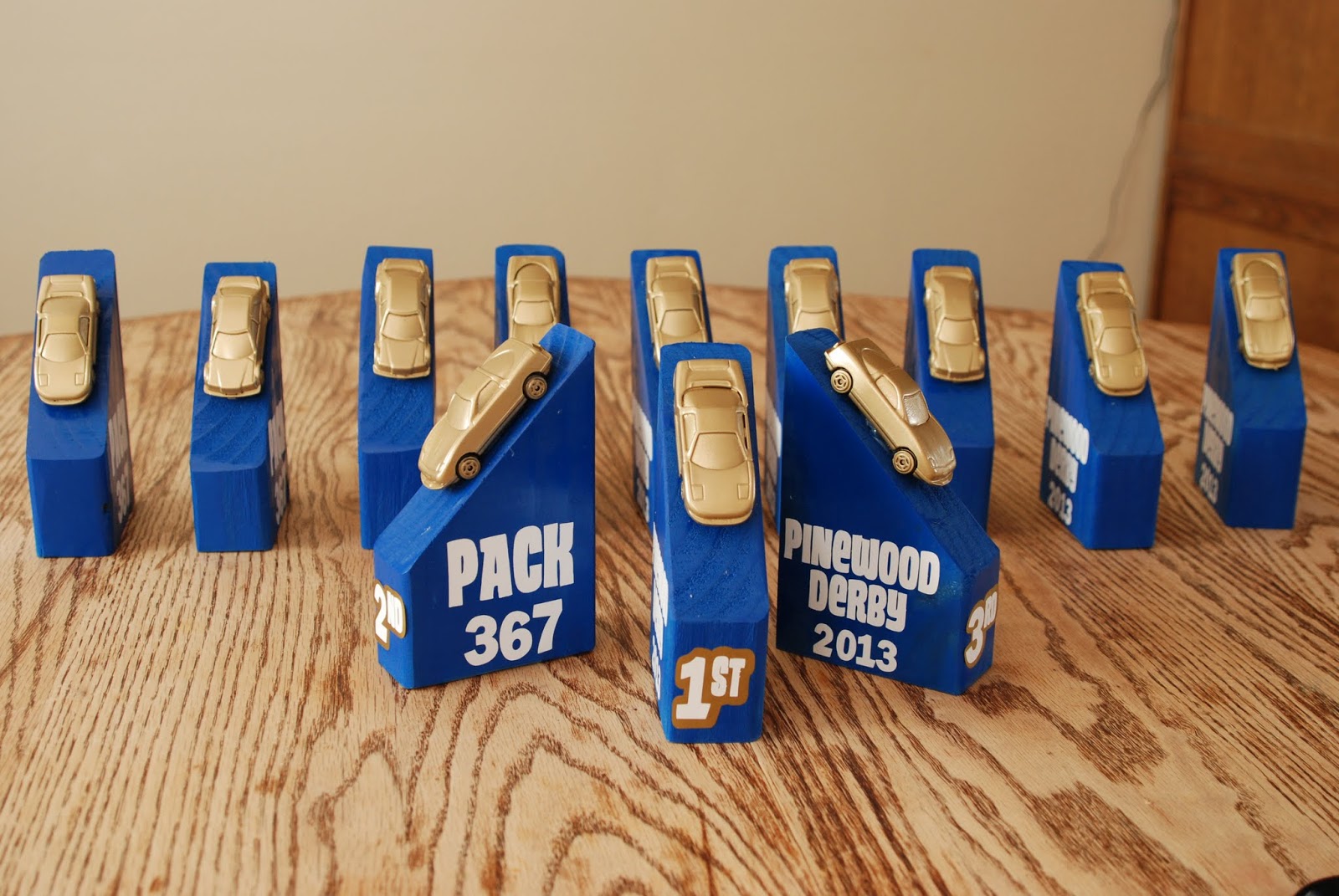 Crafts reDesigned Pinewood Derby Award and a tutorial