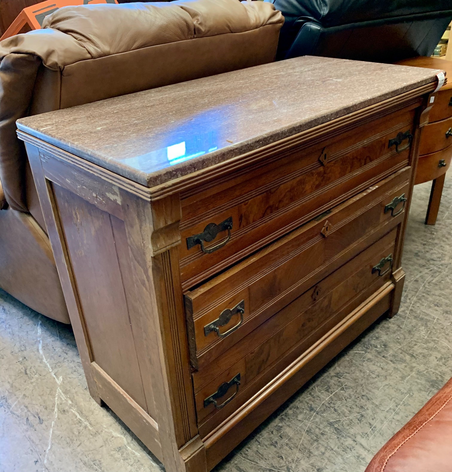 UHURU FURNITURE & COLLECTIBLES SOLD 106157 Antique Granite Top 3