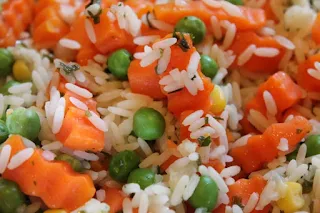 Fried rice with carrots and peas. A marvelous rice recipe for dinner or lunch for you.