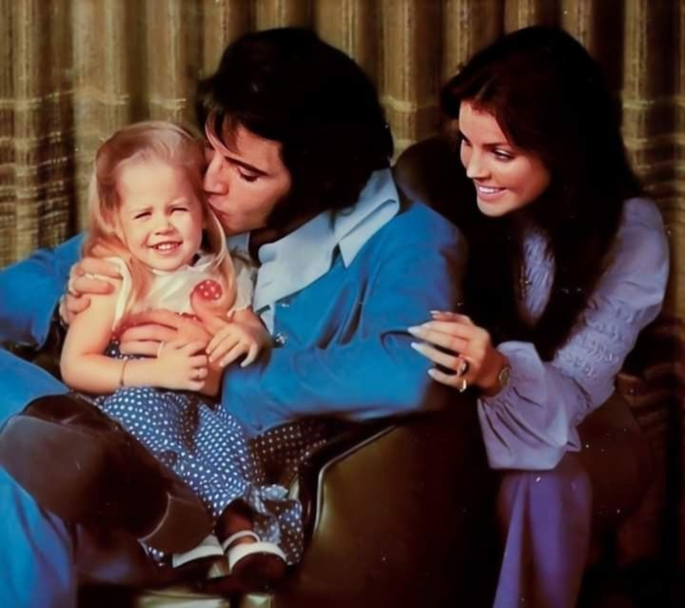 Lovely Photos Of Elvis Presley With His Wife Priscilla And Their Babe Lisa Marie
