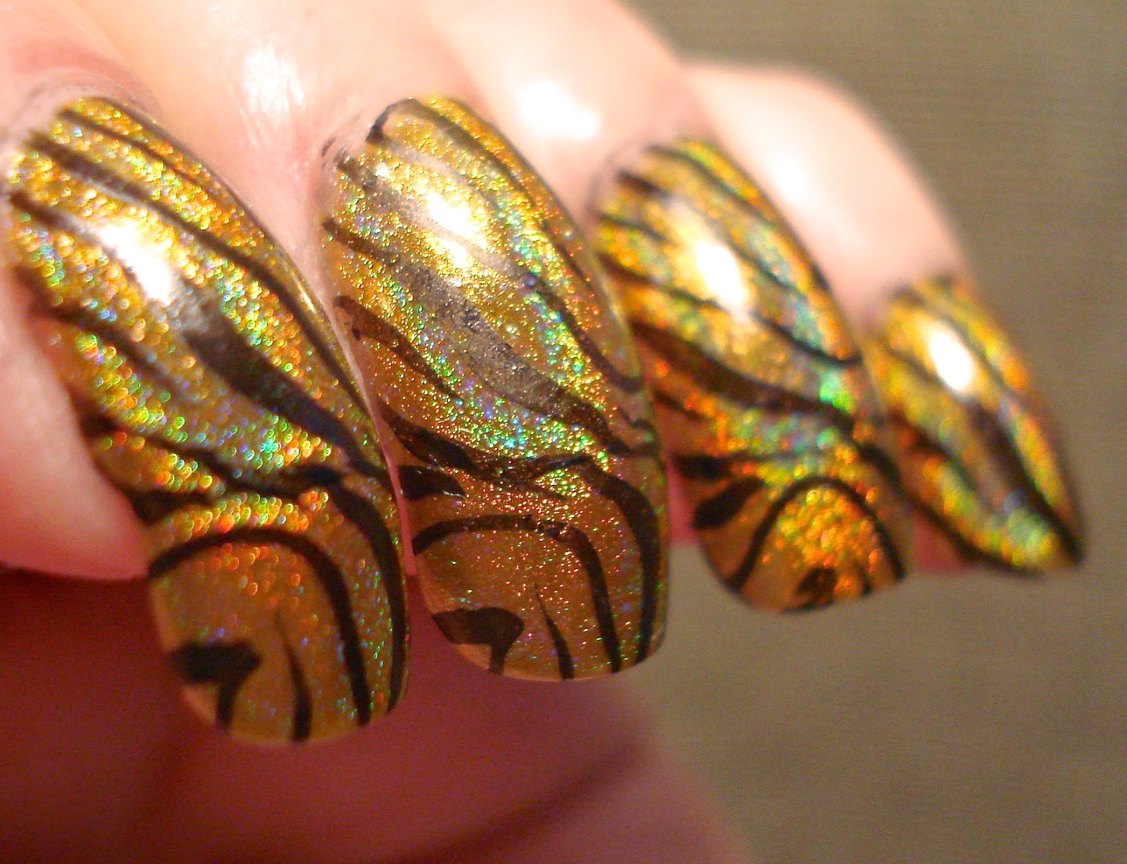 Little Miss Nailpolish: Holo Tiger Nails