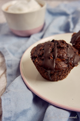 Apfel-Haselnuss-Muffins mit Schokolade