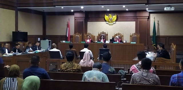 Kasus Suap Proyek BHS, Mantan Dirut PT INTI Ngaku Terima "Arahan" Dari Rini Soemarno Kasus Suap Proyek BHS, Mantan Dirut PT INTI Ngaku Terima "Arahan" Dari Rini Soemarno
