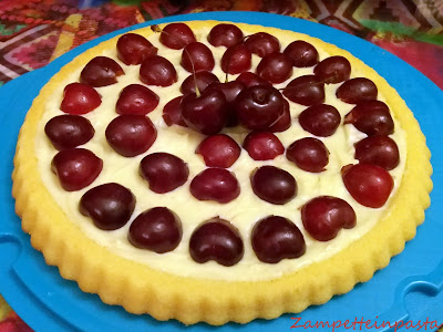 CROSTATA MORBIDA CON CILIEGIE E CIOCCOLATO BIANCO