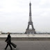 La Torre Eiffel se une a los aplausos en favor del personal sanitario