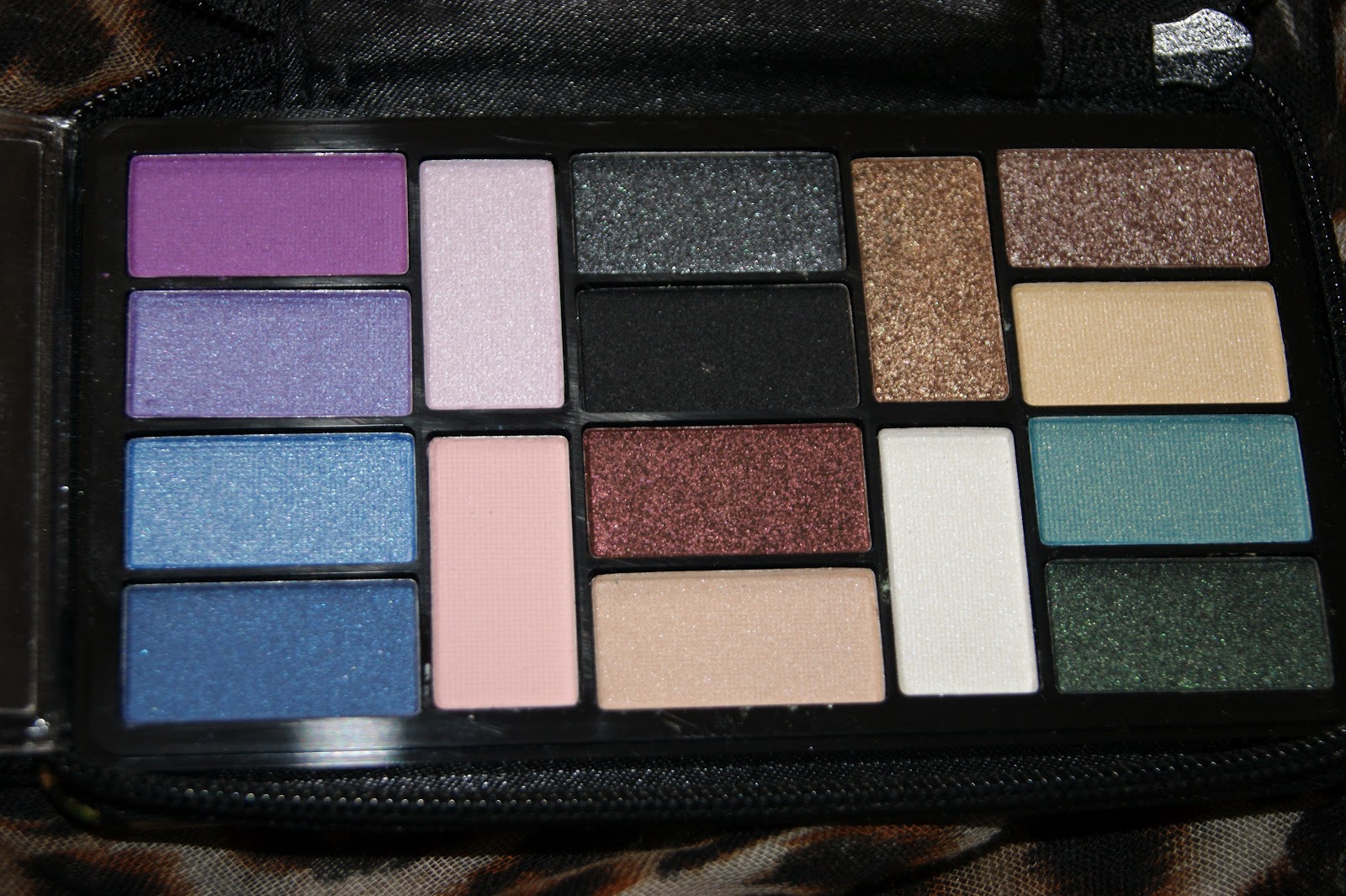 ... +Sue+Moxley+Cosmetics+Big+Cat+Eye+Palette+Review+Swatches+006.jpg