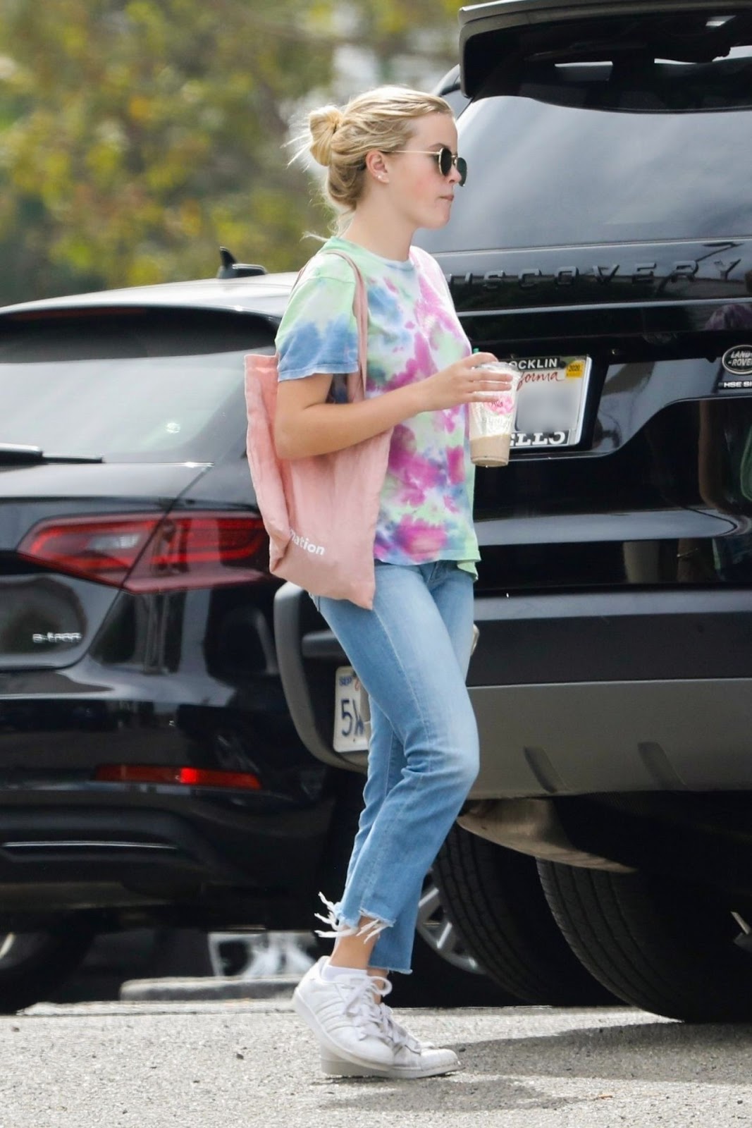 Ava Phillippe and Reese Witherspoon – SunLife Organics in Malibu 09/22/2019