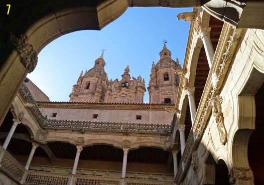 A view of a church from Casa de las Conchas