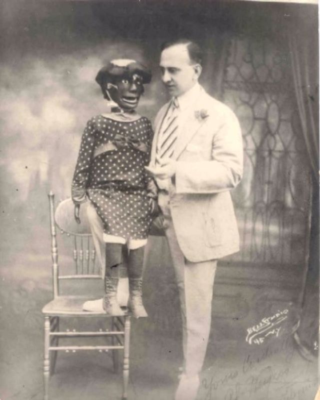 33 Creepy Vintage Portrait Photos of Ventriloquists With Their Dummies