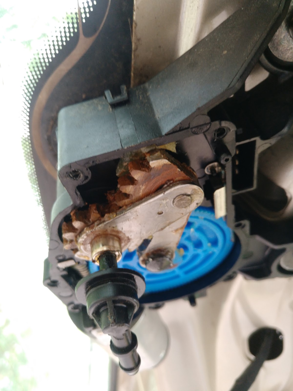 Life Hacks Blog VW Golf MK4 Rear Wiper Washer Jet Nozzle Pipe Repair