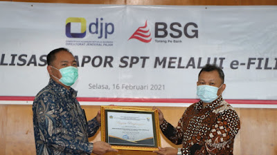 PT. BANK SULUTGO Menerima Penghargaan Sebagai Wajib Pajak Penyetor Terbesar di Wilayah KPP Pratama Manado