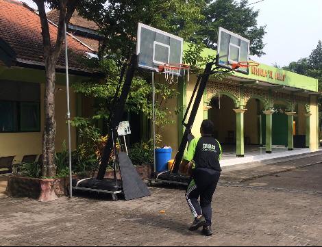 Teknik Dasar Pembelajaran Lay Up Dan Pivot Dalam Permainan Bola Basket Untuk Siswa Sma Smk Ma
