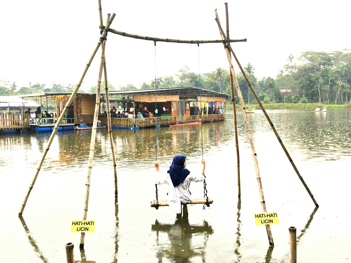 Menikmati Cafe Apung Di Rowo Klampok Malang Lestiaa S