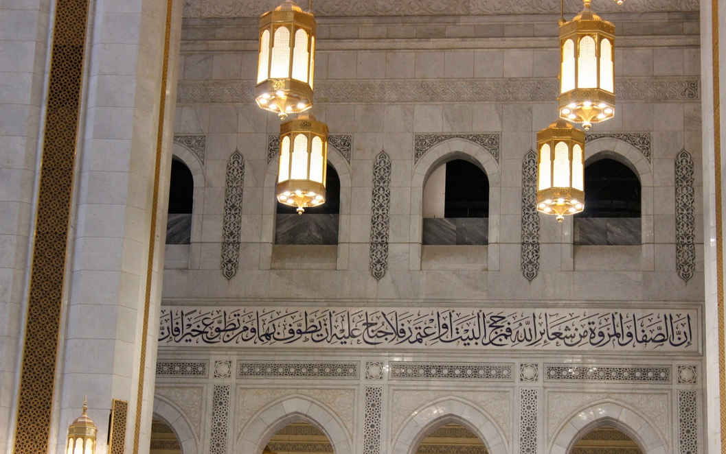 Dekorasi Interior Masjidil Haram terbaru - Biro Umroh Malang