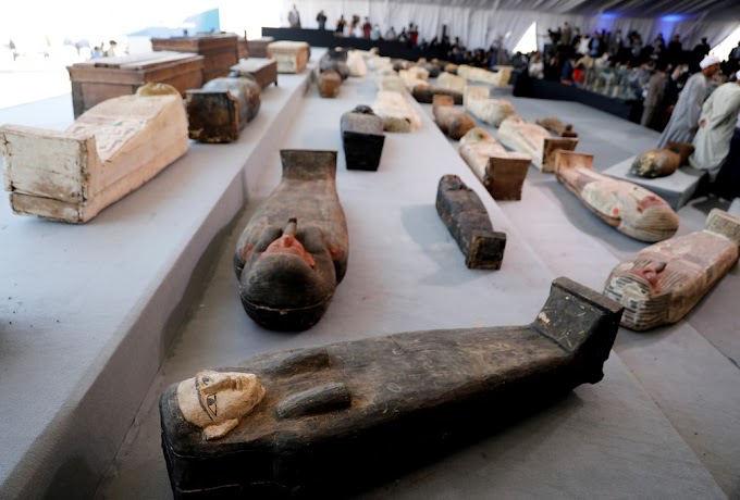 Egito anuncia descoberta de mais de 100 sarcófagos com cerca de 2,5 mil anos