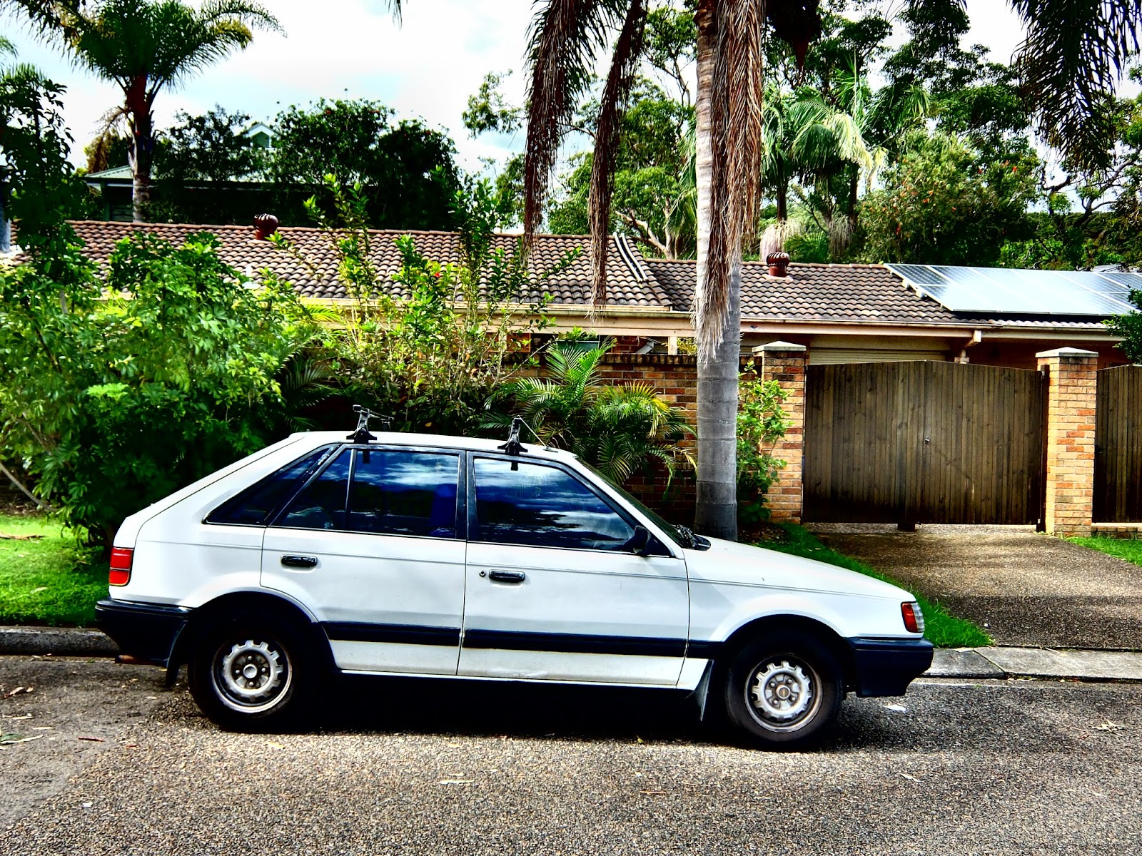 Mazda 323 1985