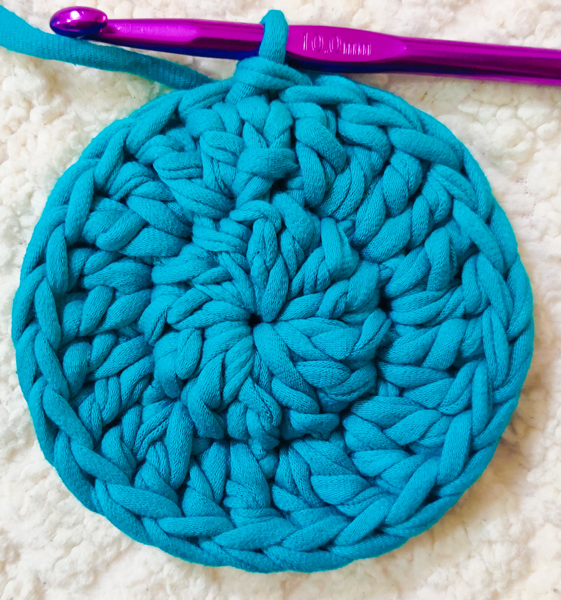 Raji's Craft Hobby: Tshirt Yarn Crochet Trivet Potholder