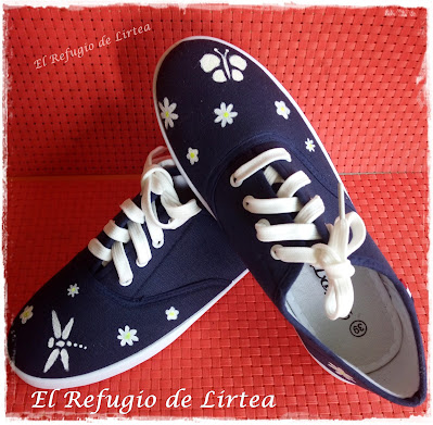 ZAPATILLAS AZULES PINTADAS CON  STENCIL