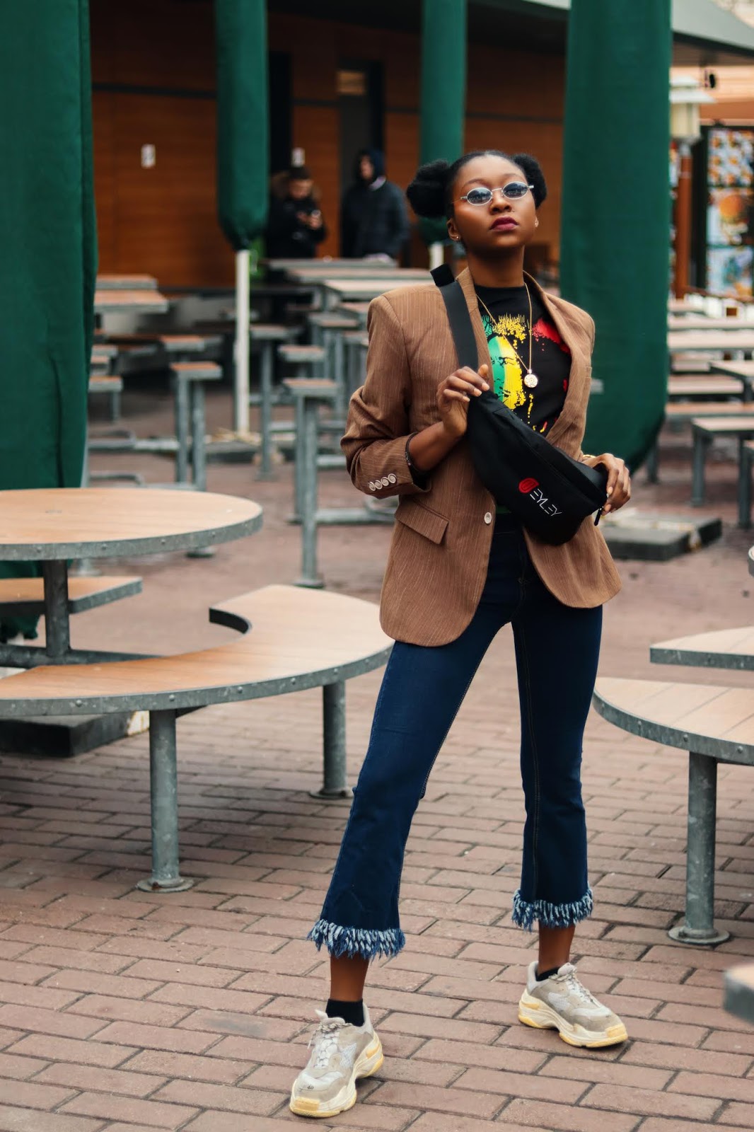  Street Style Trends of Spring 2019: Fringe denim, vintage blazer and waist bag