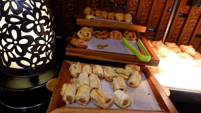 aneka roti untuk sarapan di hotel