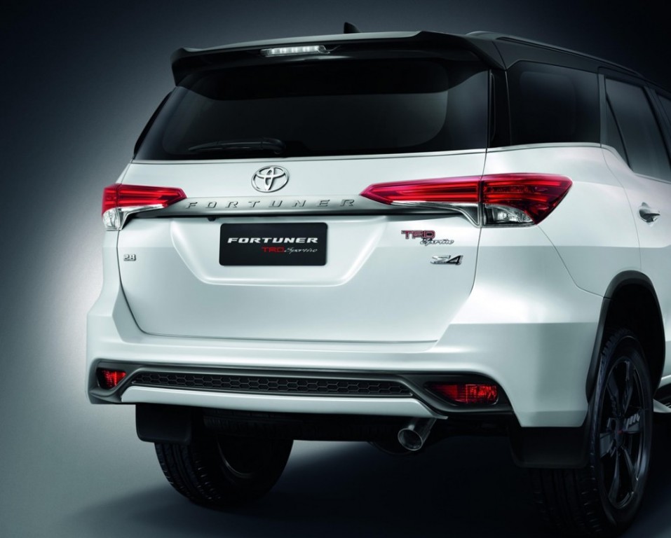 du lịch 4: Cho thuê xe TOYOTA FORTUNER 7 chỗ