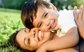 ليه البنت دلوعة أبوها والولد حبيب أمه؟ ليه البنت دلوعة أبوها والولد حبيب أمه؟