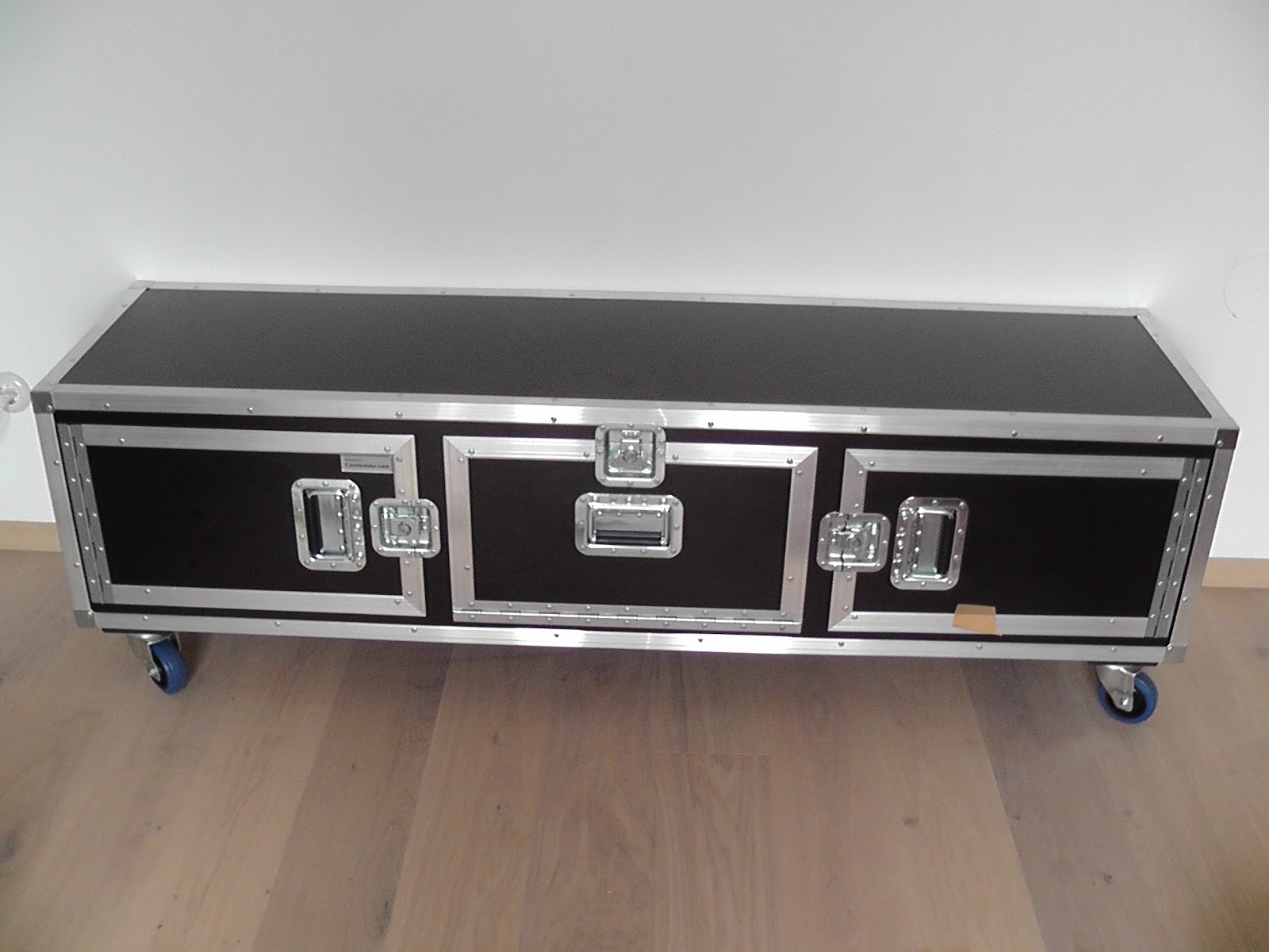 The ultimate unboxing experience! Custom flightcase sideboard