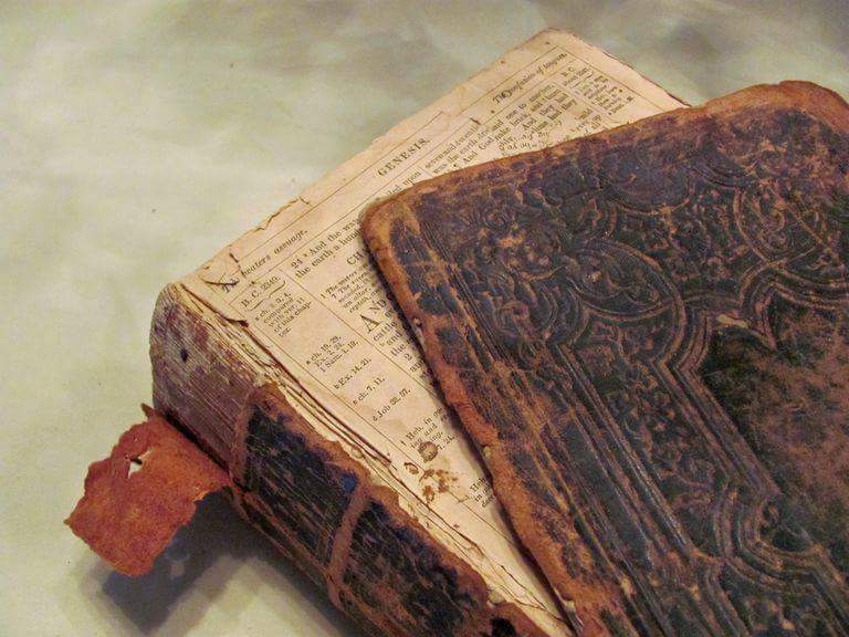 ΑΠΑΝΤΑ ΟΡΘΟΔΟΞΙΑΣ Q What should we do with old religious items and