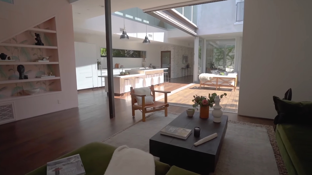 41 Interior Design Photos vs. 720 Indiana Ave, Venice, CA Luxury Home Tour