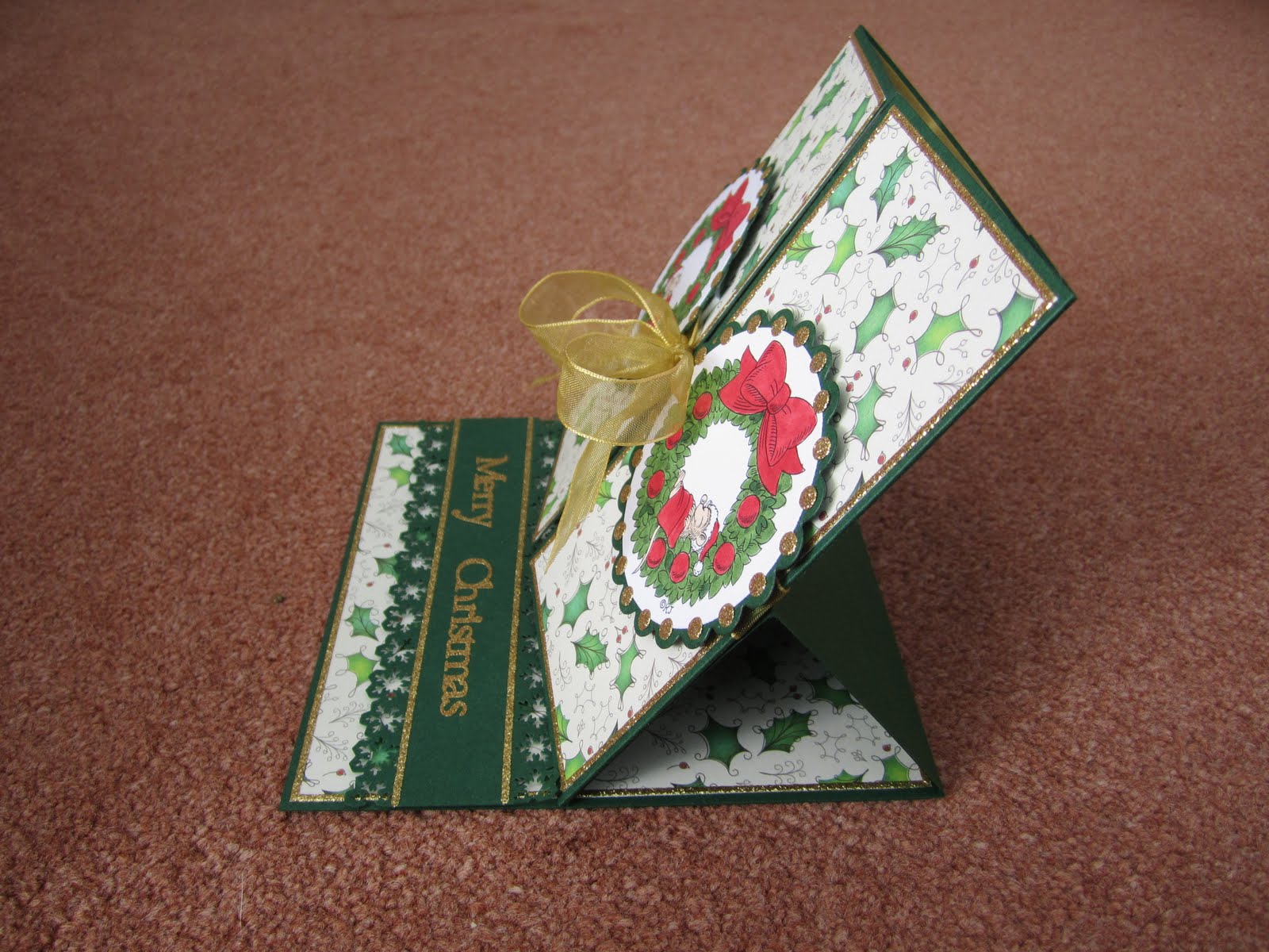 Julies Crafty Creations: A christmas gatefolded easel card