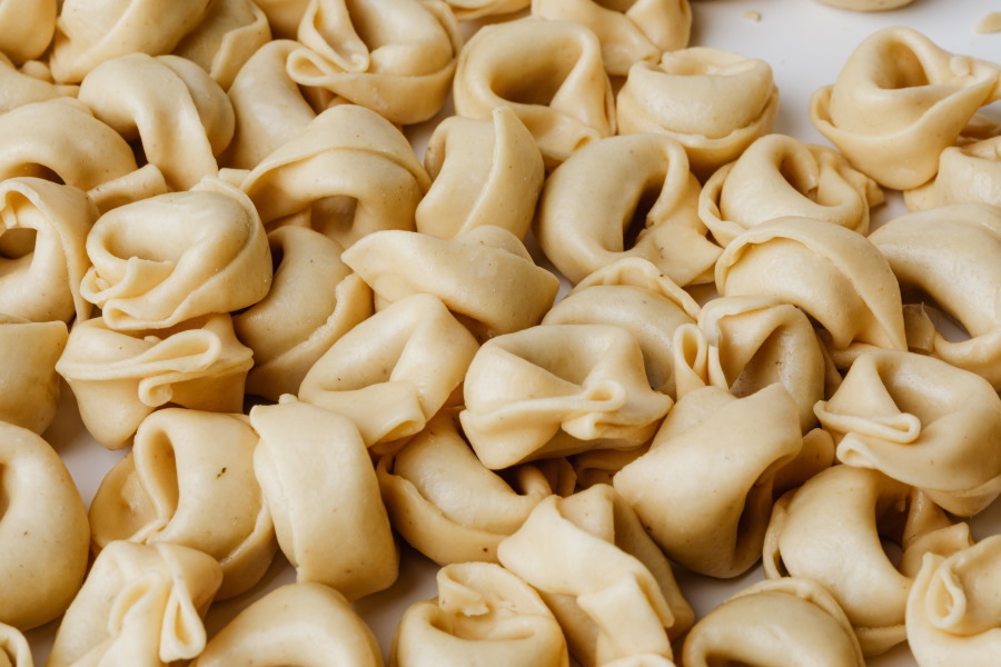 Ricetta Autentica e Breve Storia Documentale del Tortellino / Authentic