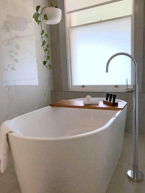 hobart hotels with a bathtub