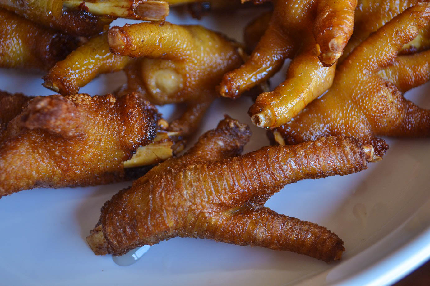 Greedy Girl Battle of the chicken foot.