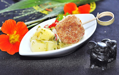 Lachsbulettchen, Kartoffelsalat, asiastyle Lachsbuletten, asiatischer Kartoffelsalat