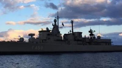 Φρεγάτα και αρματαγωγό ανοικτά του Ζούμπερι για να απεγκλωβίσουν εκατοντάδες κατοίκους  