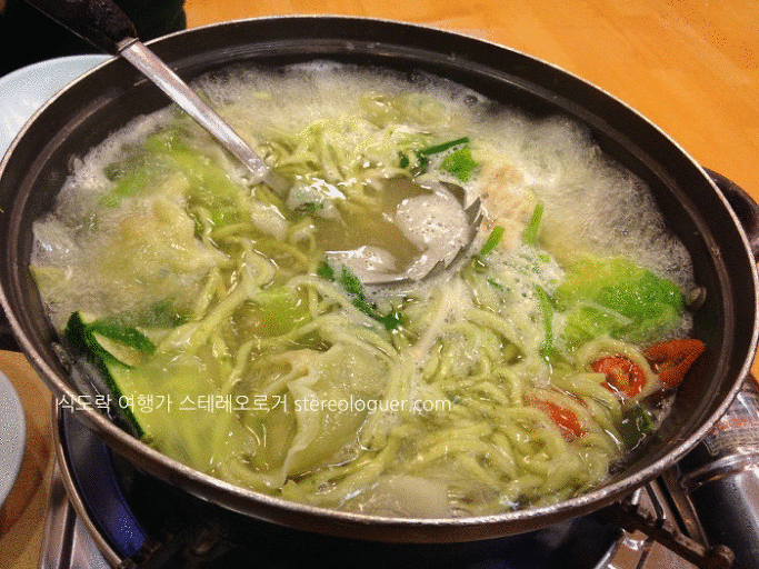 한국인이 가장 좋아하는 면 요리 중 하나! 얼큰하고 시원한 칼국수...jpg | 인스티즈