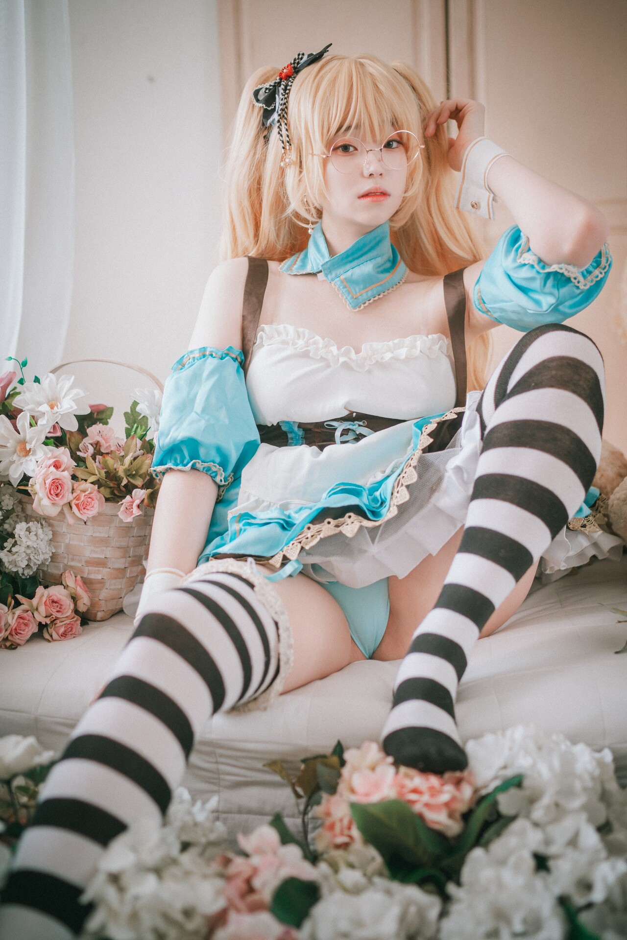 Bambi 밤비, [DJAWA] Alice in Glasses (Alice in Wonderland)
