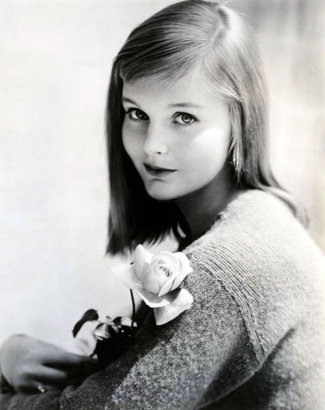 Beautiful Photos of a Young Carol Lynley in the 1950s and ’60s