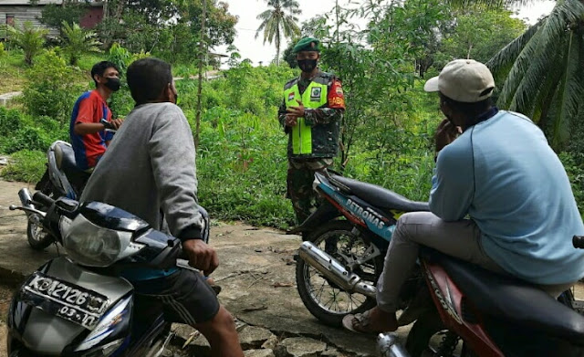 Lakukan Komsos, Babinsa Andi Hakim Ajak Warga Desa Seleman Dukung Pemerintah Sukseskan Vaksinasi Covid-19